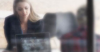 Mensen vergaderen HR Advies | Overbeek HR Advies